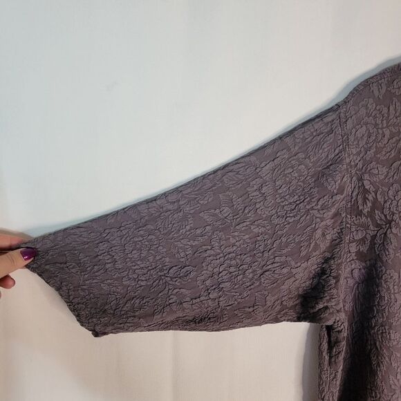 URU 100% Silk Gray Button Down Blouse - Picture 4 of 11